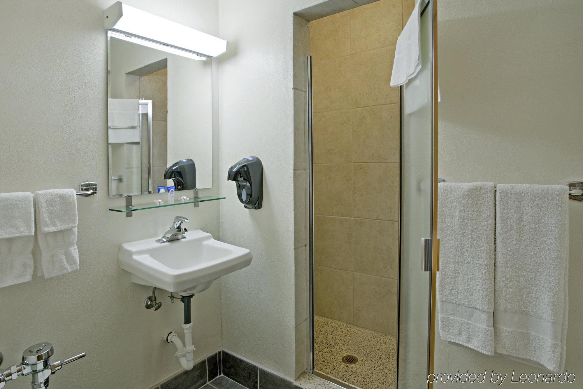 Valued Mayflower 2* Madison