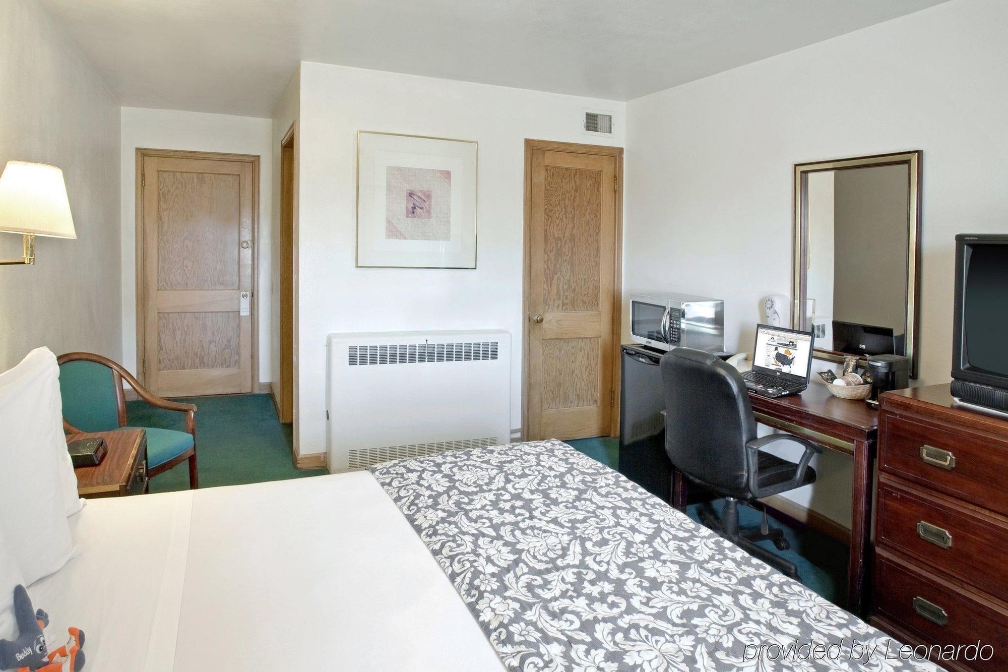 Hotel Valued Mayflower Madison