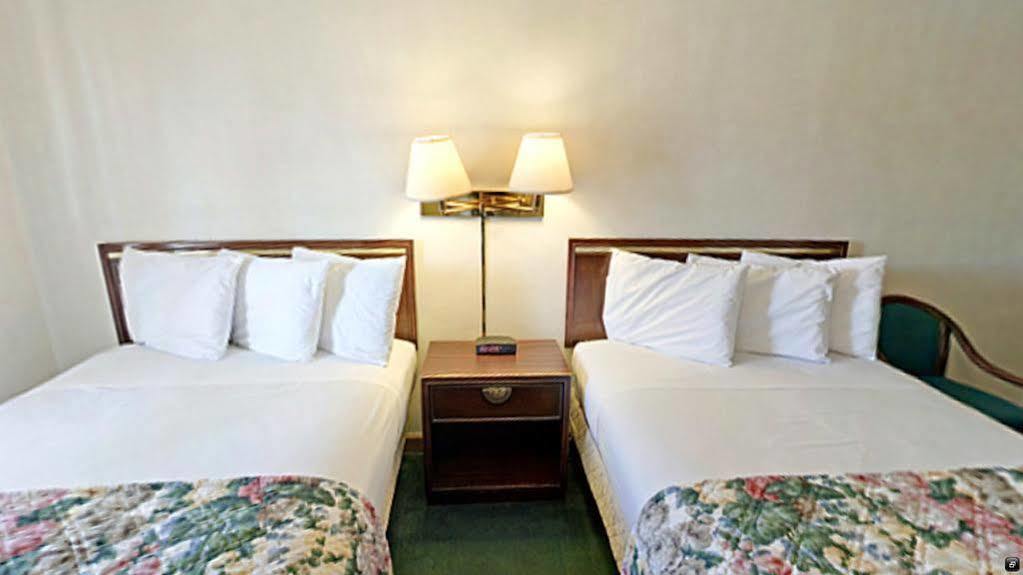 Hotel Valued Mayflower 2*